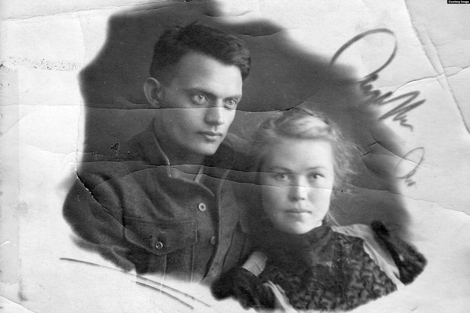1943 год, Минусинск, Алексей Черкасов с супругой